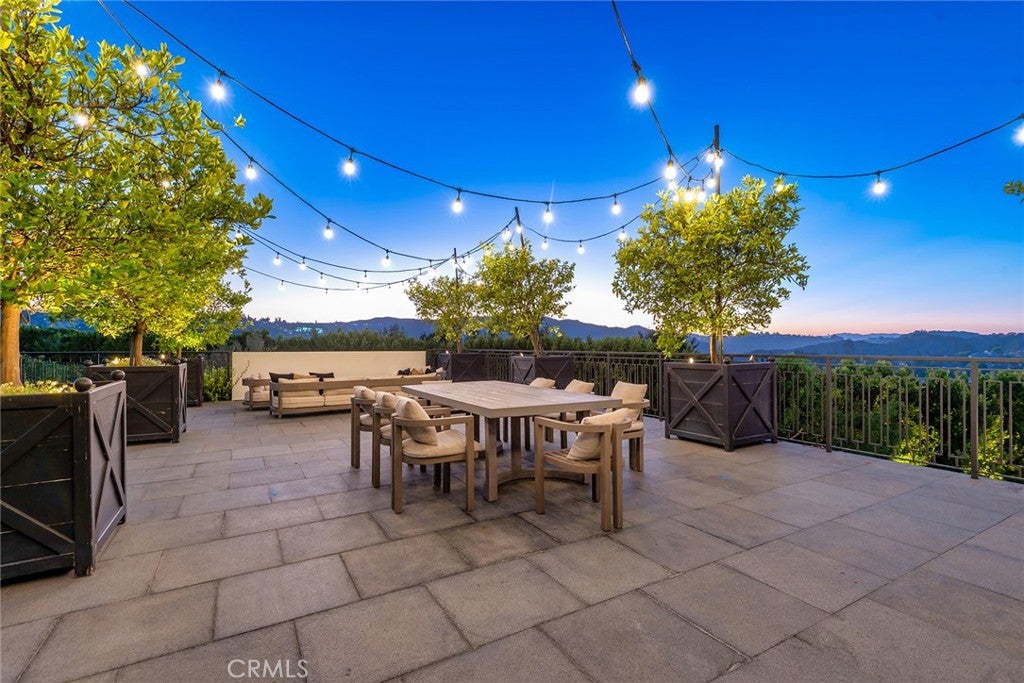Los Angeles, California, 90077, United States, 8 Bedrooms Bedrooms, ,12 BathroomsBathrooms,Residential,Active,1905105