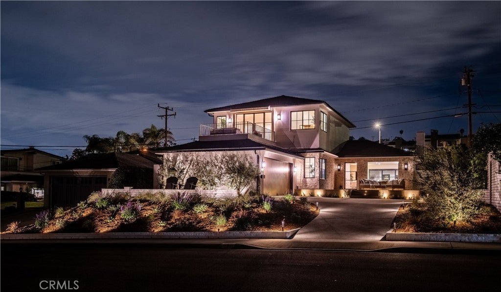 Redondo Beach, California, 90277, United States, 4 Bedrooms Bedrooms, ,3 BathroomsBathrooms,Residential,Active,1990651