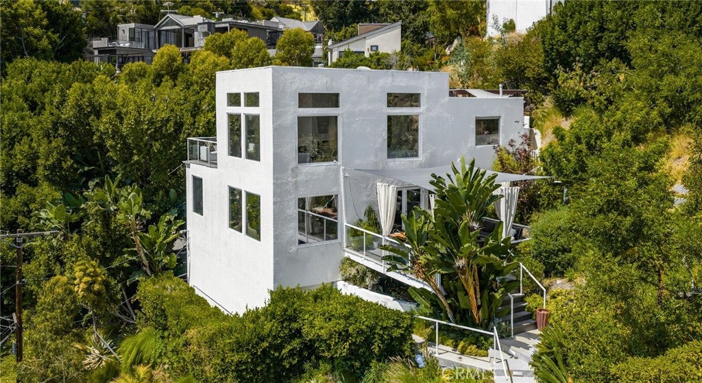 West Hollywood, California, 90069, United States, 3 Bedrooms Bedrooms, ,4 BathroomsBathrooms,Residential,Active,1922666