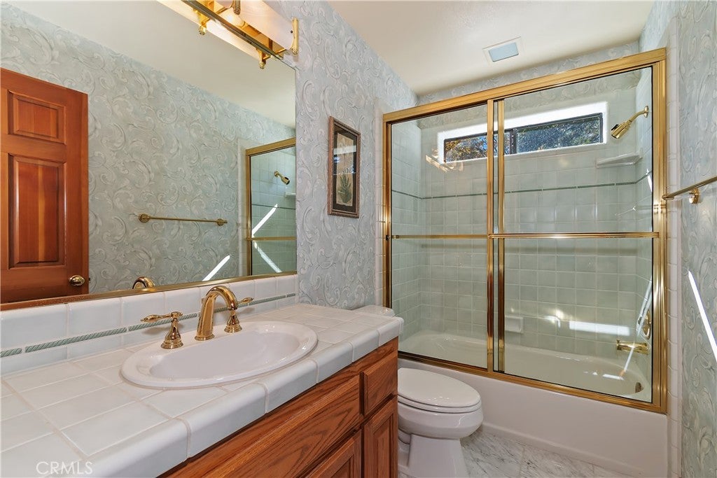 Lake Arrowhead, California, 92352, United States, 4 Bedrooms Bedrooms, ,3 BathroomsBathrooms,Residential,Active,1998581