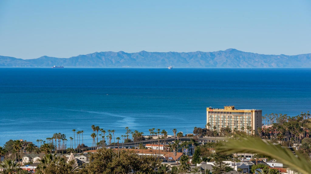 Ventura, California, 93001, United States, 3 Bedrooms Bedrooms, ,3 BathroomsBathrooms,Residential,Active,1944044