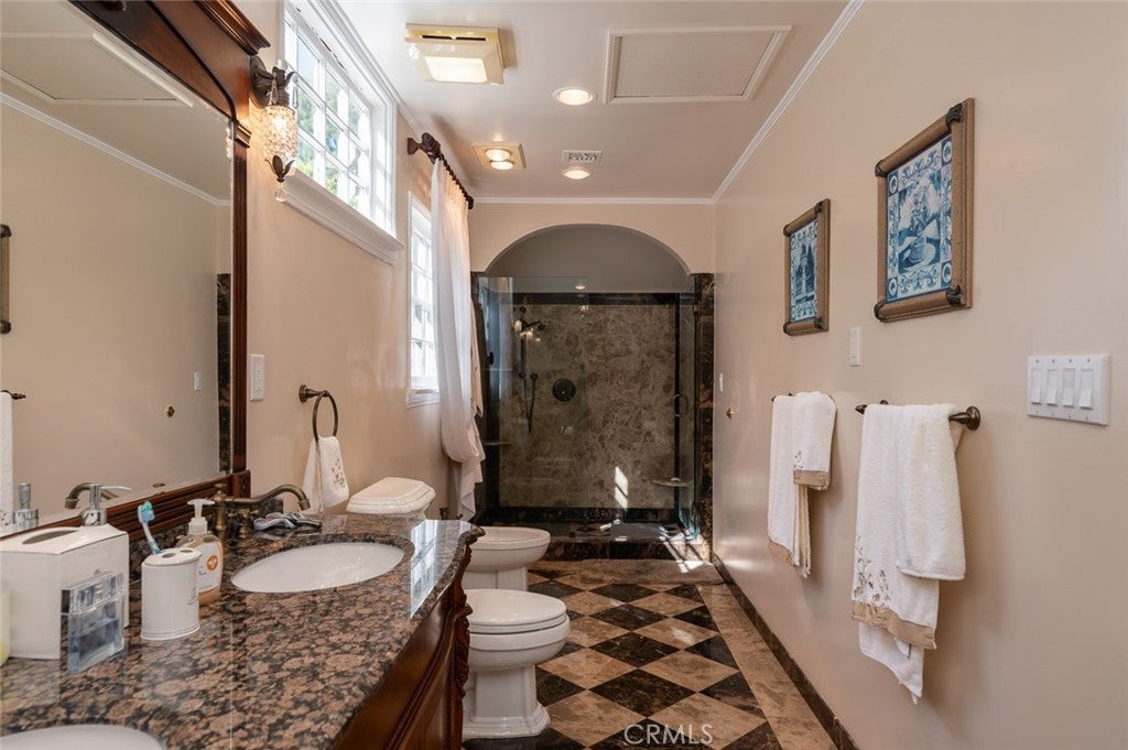 Glendale, California, 91207, United States, 4 Bedrooms Bedrooms, ,4 BathroomsBathrooms,Residential,Active,1945087