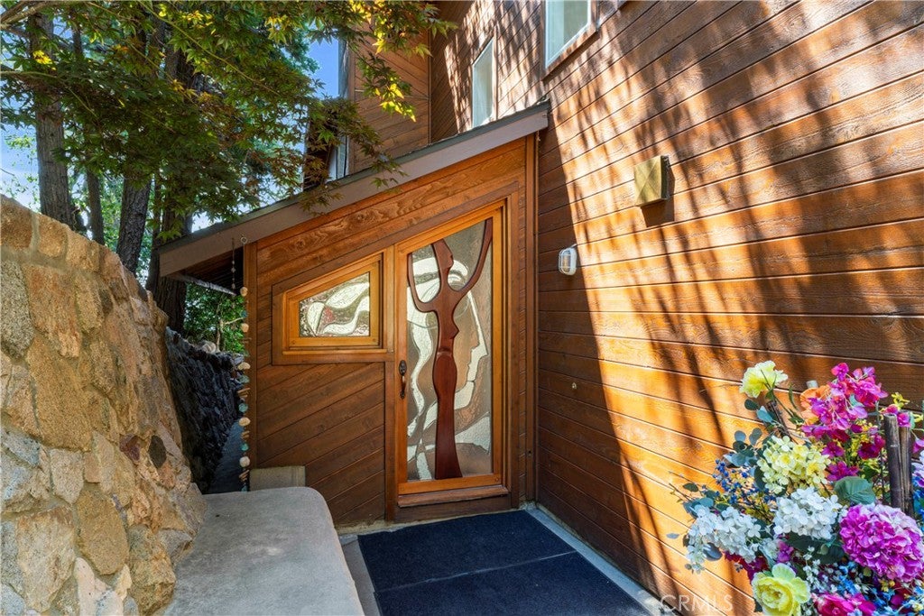 Lake Arrowhead, California, 92352, United States, 2 Bedrooms Bedrooms, ,3 BathroomsBathrooms,Residential,Active,1988419