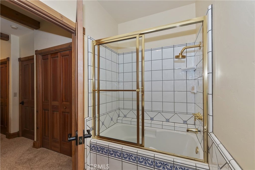 Lake Arrowhead, California, 92352, United States, 4 Bedrooms Bedrooms, ,5 BathroomsBathrooms,Residential,Active,1897983