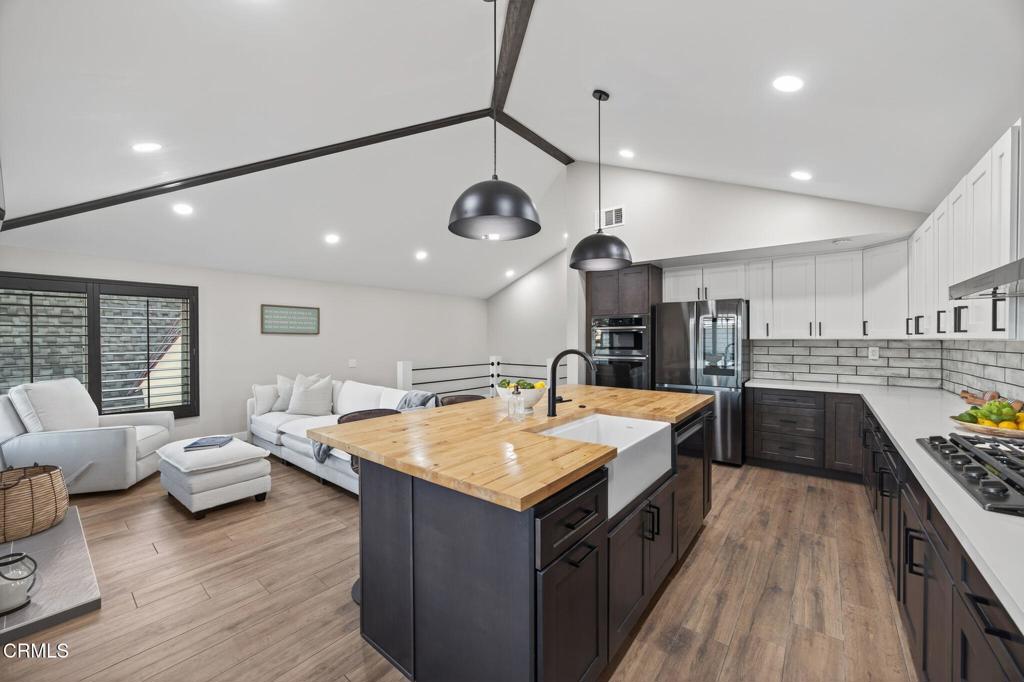 Ventura, California, 93001, United States, 4 Bedrooms Bedrooms, ,3 BathroomsBathrooms,Residential,Active,1926891