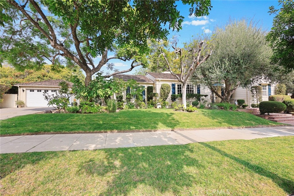 San Marino, California, 91108, United States, 4 Bedrooms Bedrooms, ,3 BathroomsBathrooms,Residential,Active,1993951