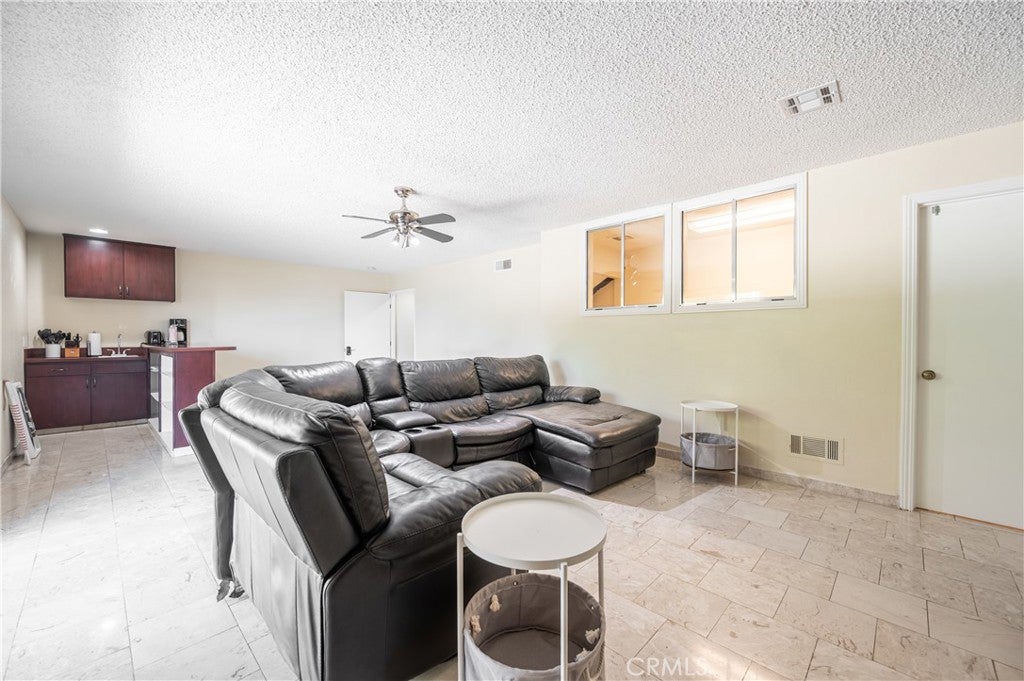 Burbank, California, 91501, United States, 5 Bedrooms Bedrooms, ,5 BathroomsBathrooms,Residential,Active,1943797