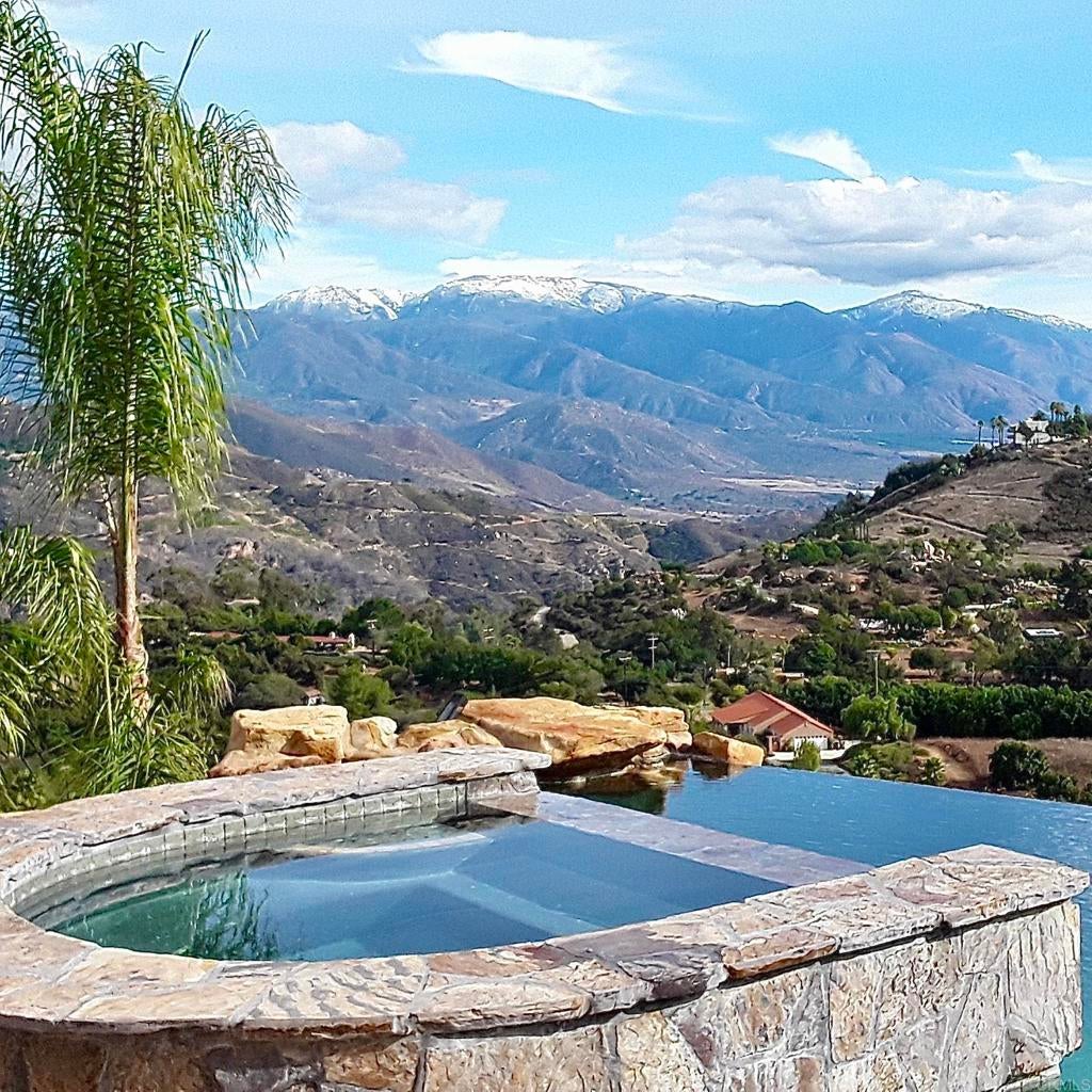 Fallbrook, California, 92028, United States, 3 Bedrooms Bedrooms, ,2 BathroomsBathrooms,Residential,Pending,1929395