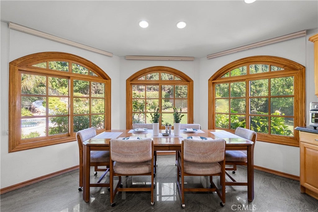 Northridge, California, 91324, United States, 5 Bedrooms Bedrooms, ,4 BathroomsBathrooms,Residential,Active,1952628