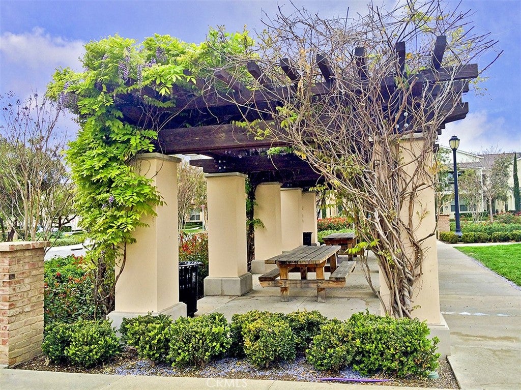 Irvine, California, 92618, United States, 3 Bedrooms Bedrooms, ,3 BathroomsBathrooms,Residential,Contingent,1986914