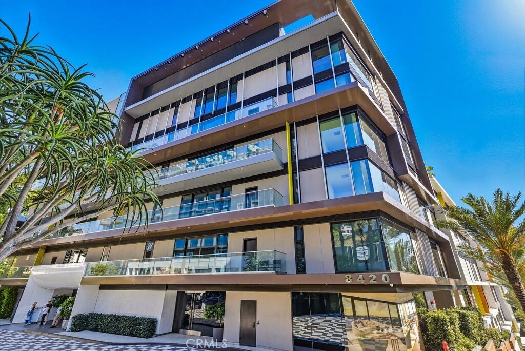 Los Angeles, California, 90069, United States, 2 Bedrooms Bedrooms, ,3 BathroomsBathrooms,Residential,Active,1995278