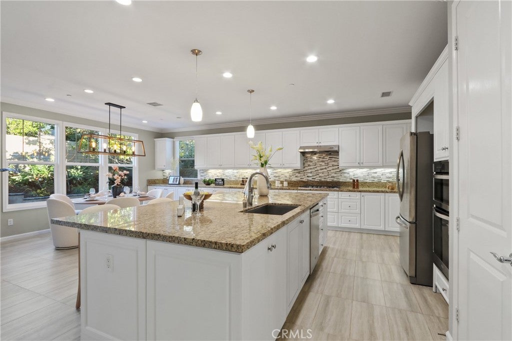 Irvine, California, 92618, United States, 4 Bedrooms Bedrooms, ,5 BathroomsBathrooms,Residential,Pending,2007263