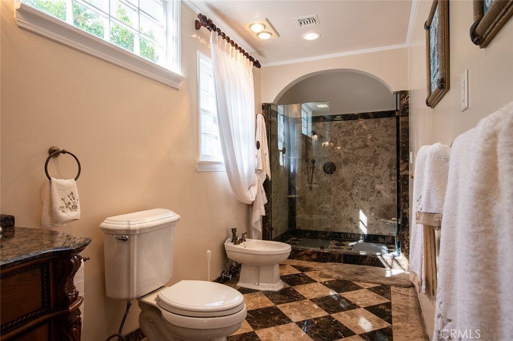 Glendale, California, 91207, United States, 4 Bedrooms Bedrooms, ,4 BathroomsBathrooms,Residential,Active,1945087