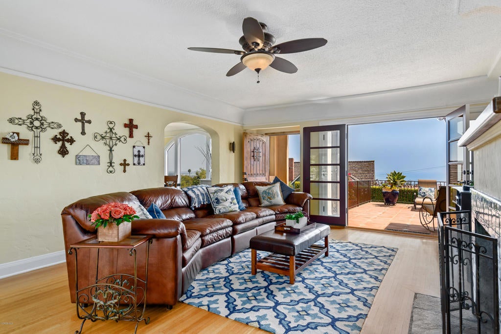 Ventura, California, 93001, United States, 3 Bedrooms Bedrooms, ,3 BathroomsBathrooms,Residential,Active,1944044