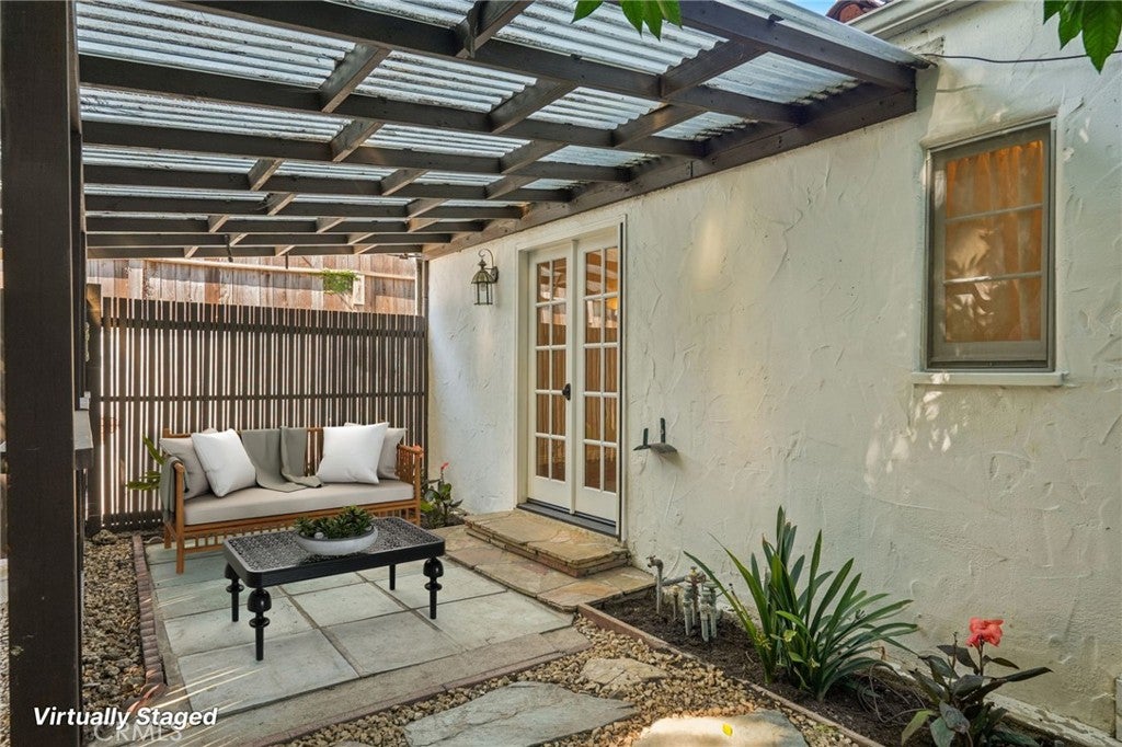 North Hollywood, California, 91602, United States, 3 Bedrooms Bedrooms, ,2 BathroomsBathrooms,Residential,Active,1914796