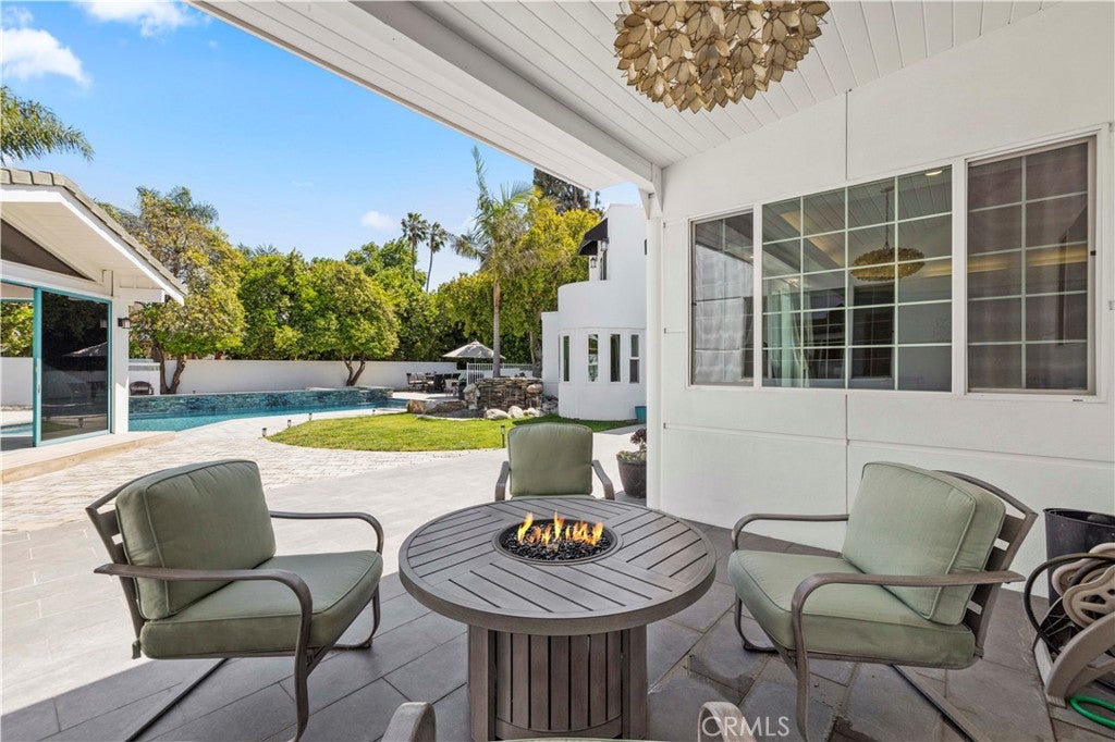 Northridge, California, 91325, United States, 4 Bedrooms Bedrooms, ,4 BathroomsBathrooms,Residential,Active,1936096