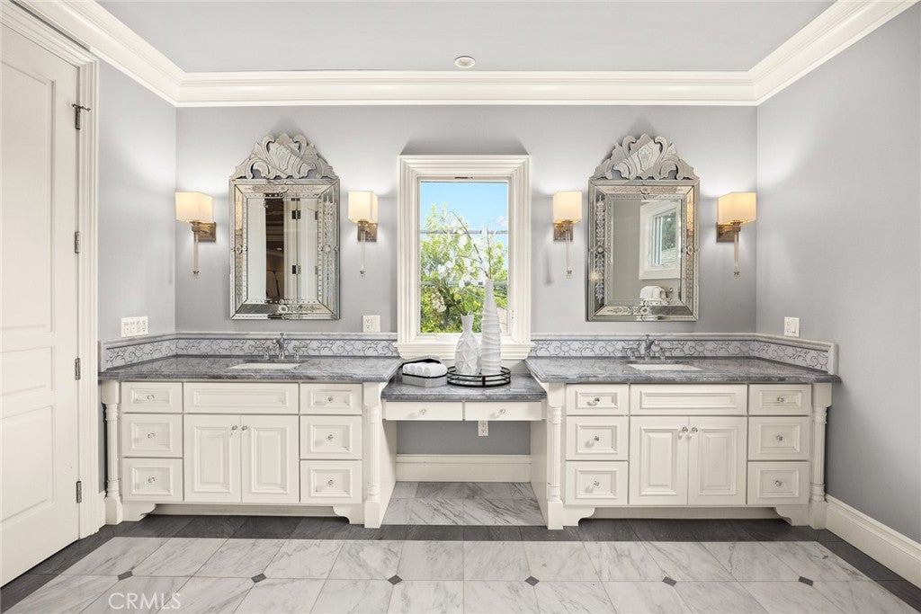 Arcadia, California, 91006, United States, 5 Bedrooms Bedrooms, ,6 BathroomsBathrooms,Residential,Active,1859344