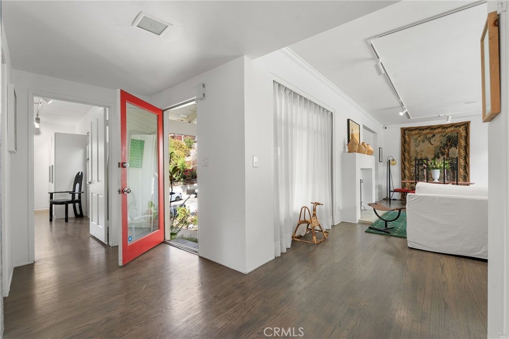 Los Angeles, California, 90027, United States, 3 Bedrooms Bedrooms, ,2 BathroomsBathrooms,Residential,Active,1953705