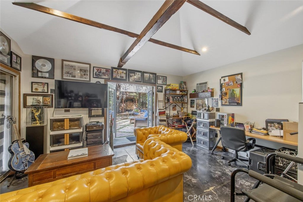 North Hollywood, California, 91602, United States, 4 Bedrooms Bedrooms, ,2 BathroomsBathrooms,Residential,Active,1954309