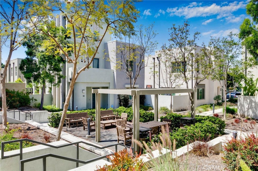 Irvine, California, 92618, United States, 3 Bedrooms Bedrooms, ,3 BathroomsBathrooms,Residential,Active,1942374