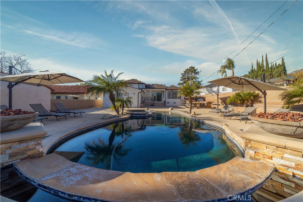 Burbank, California, 91501, United States, 4 Bedrooms Bedrooms, ,4 BathroomsBathrooms,Residential,Active,2003539