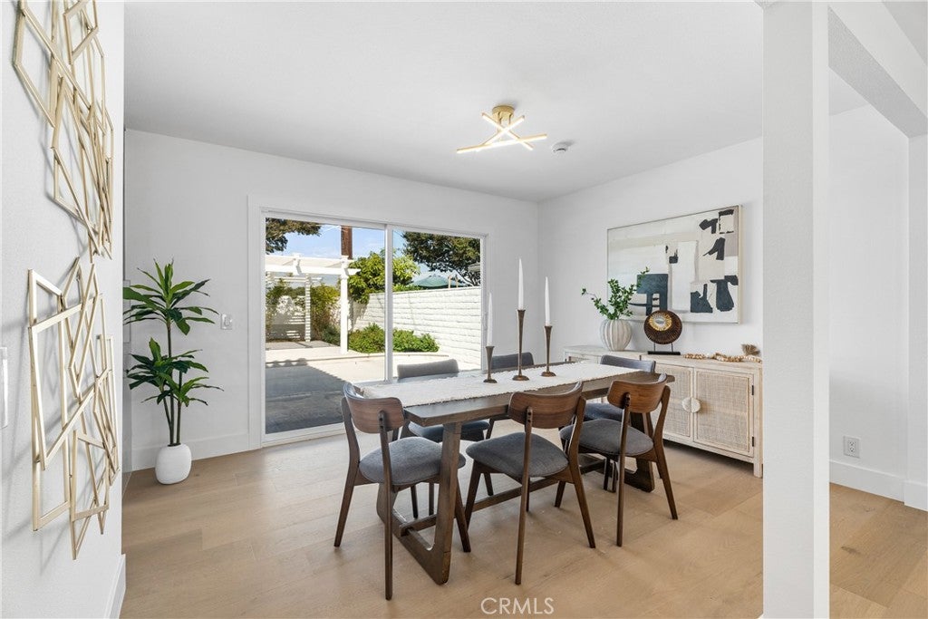 Huntington Beach, California, 92646, United States, 4 Bedrooms Bedrooms, ,5 BathroomsBathrooms,Residential,Active,1969639