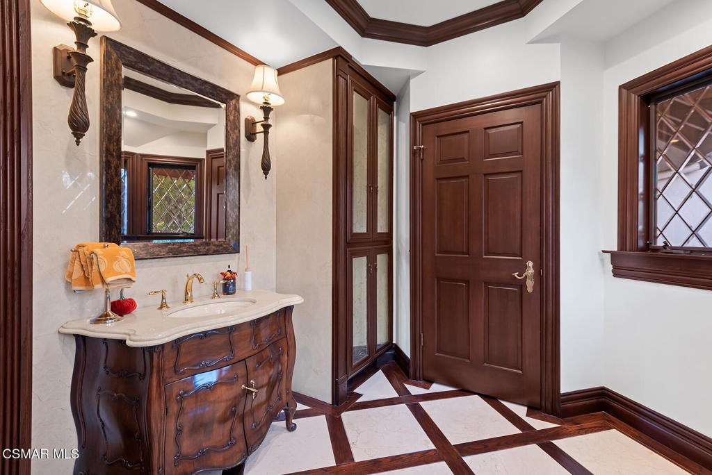 Thousand Oaks, California, 91362, United States, 4 Bedrooms Bedrooms, ,5 BathroomsBathrooms,Residential,Active,1985873