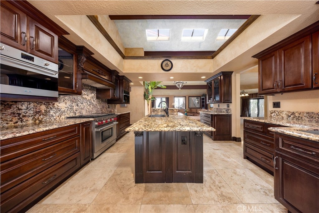 Pomona, California, 91766, United States, 5 Bedrooms Bedrooms, ,5 BathroomsBathrooms,Residential,Active,1989773