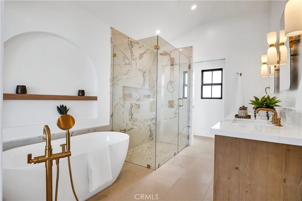 Redondo Beach, California, 90277, United States, 4 Bedrooms Bedrooms, ,3 BathroomsBathrooms,Residential,Active,1990651