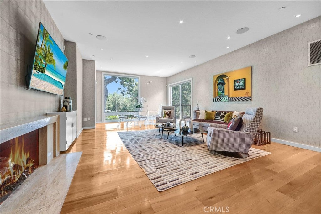 Pasadena, California, 91106, United States, 6 Bedrooms Bedrooms, ,9 BathroomsBathrooms,Residential,Active,1898207