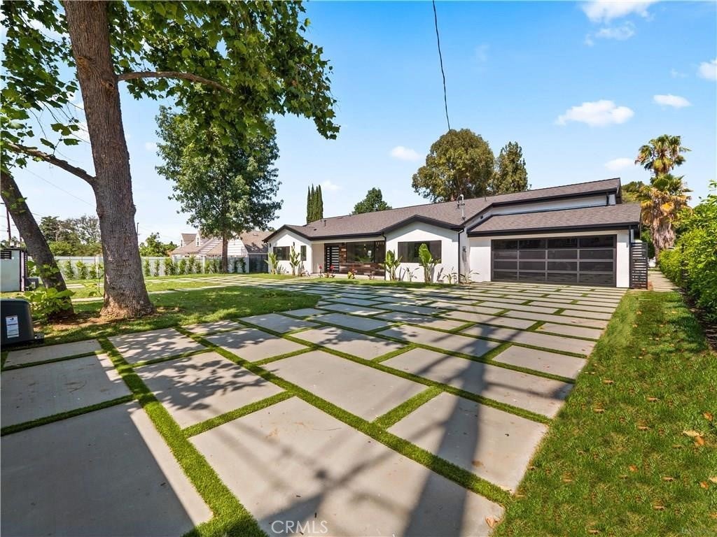 Woodland Hills, California, 91367, United States, 5 Bedrooms Bedrooms, ,5 BathroomsBathrooms,Residential,Pending,1843402