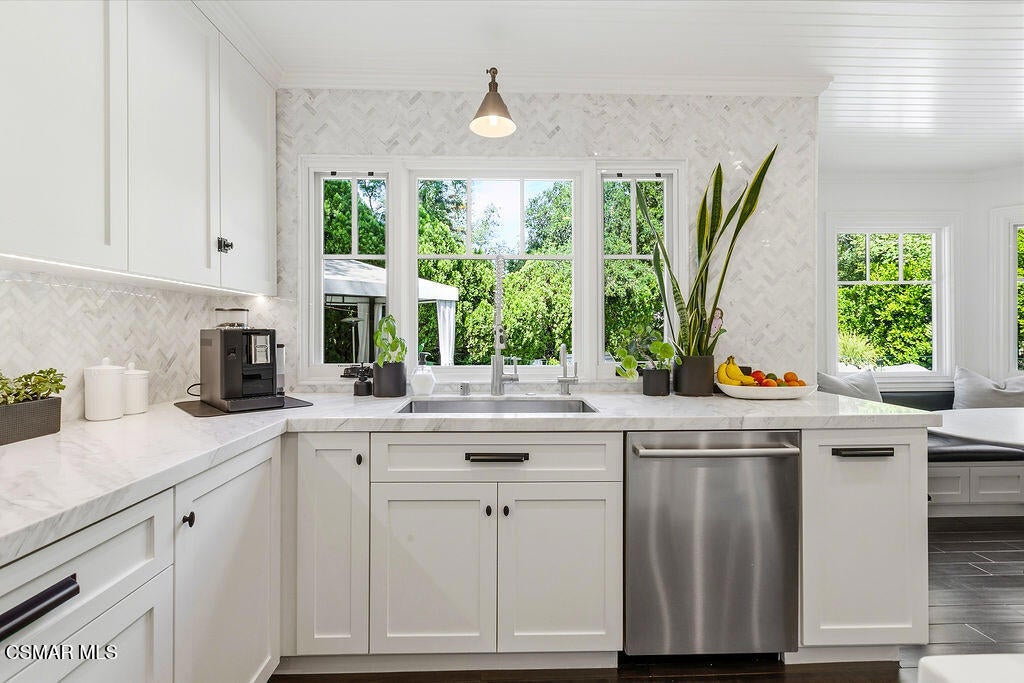 Westlake Village, California, 91362, United States, 6 Bedrooms Bedrooms, ,6 BathroomsBathrooms,Residential,Active,2031759