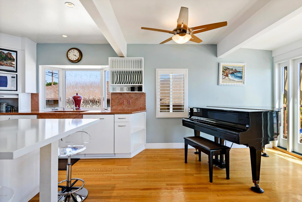 Ventura, California, 93001, United States, 3 Bedrooms Bedrooms, ,2 BathroomsBathrooms,Residential,Active,1944036