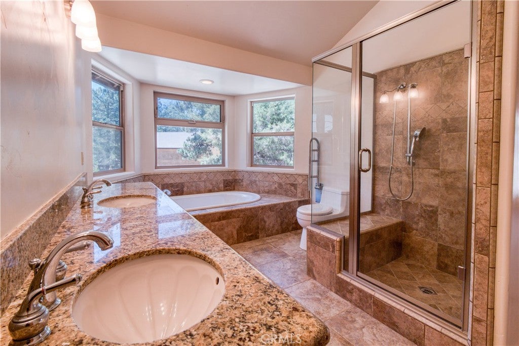 Big Bear Lake, California, 92315, United States, 4 Bedrooms Bedrooms, ,3 BathroomsBathrooms,Residential,Active,1919050