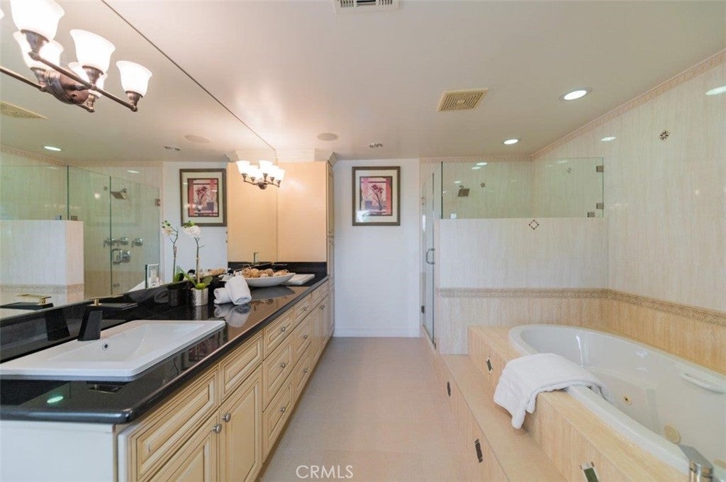 Pasadena, California, 91107, United States, 6 Bedrooms Bedrooms, ,5 BathroomsBathrooms,Residential,Active,1914920