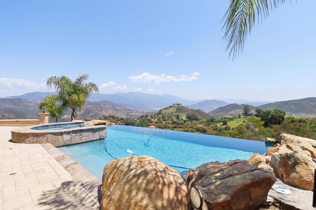 Fallbrook, California, 92028, United States, 3 Bedrooms Bedrooms, ,2 BathroomsBathrooms,Residential,Pending,1929395