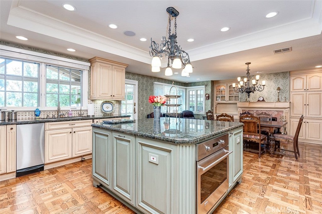Fullerton, California, 92835, United States, 4 Bedrooms Bedrooms, ,3 BathroomsBathrooms,Residential,Active,1894565