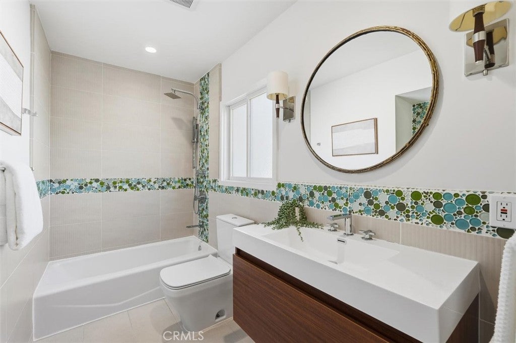 Long Beach, California, 90815, United States, 4 Bedrooms Bedrooms, ,4 BathroomsBathrooms,Residential,Active,1999914