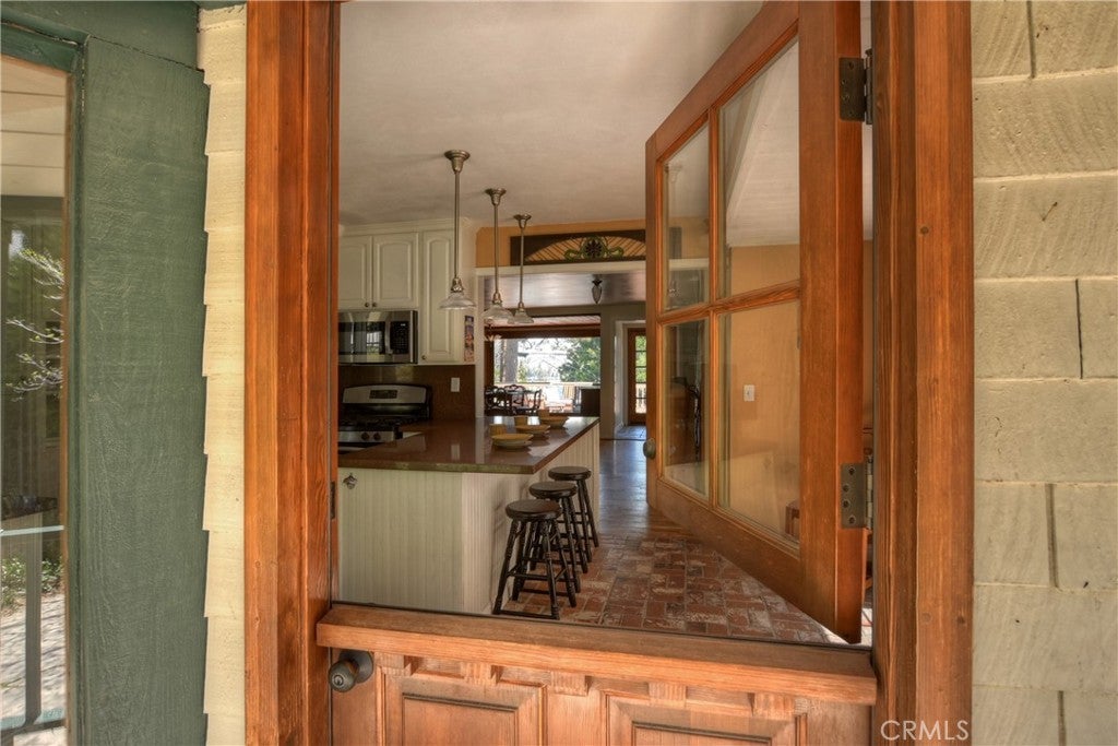 Lake Arrowhead, California, 92352, United States, ,4 BathroomsBathrooms,Residential,Active,1791398