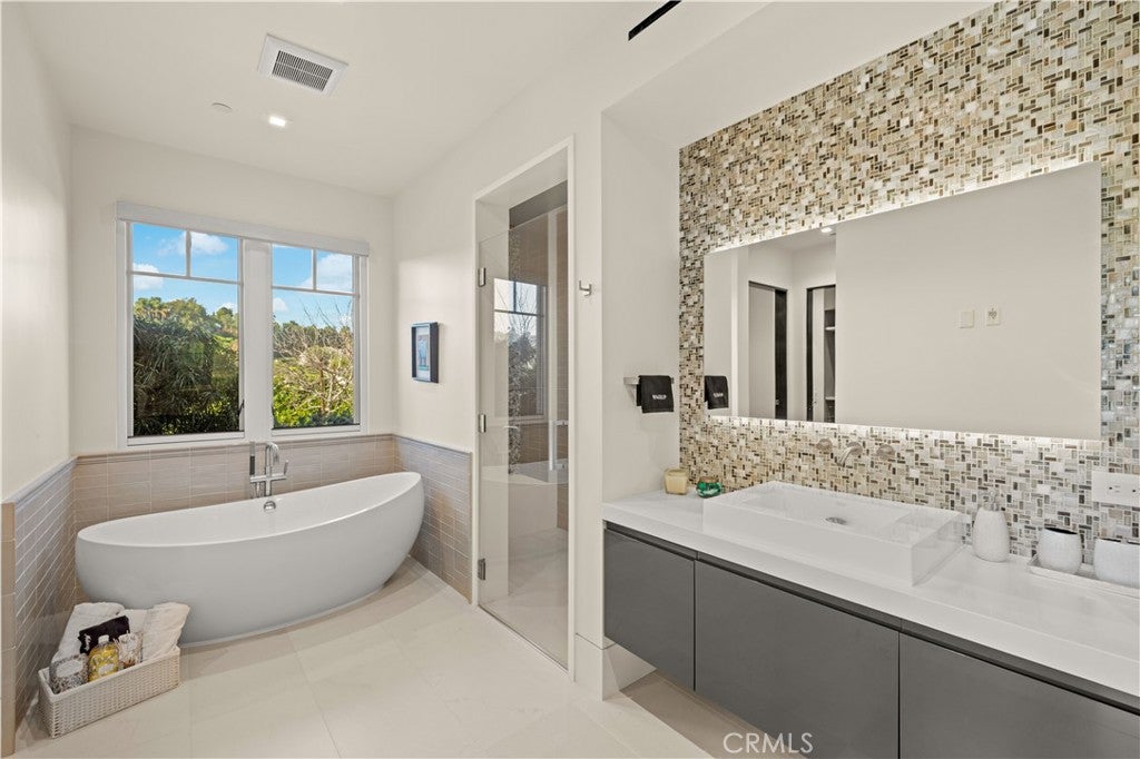 22588 Pacific Ln – image 12