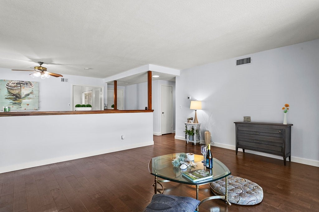 Seal Beach, California, 90740, United States, 4 Bedrooms Bedrooms, ,2 BathroomsBathrooms,Residential,Active,1900161