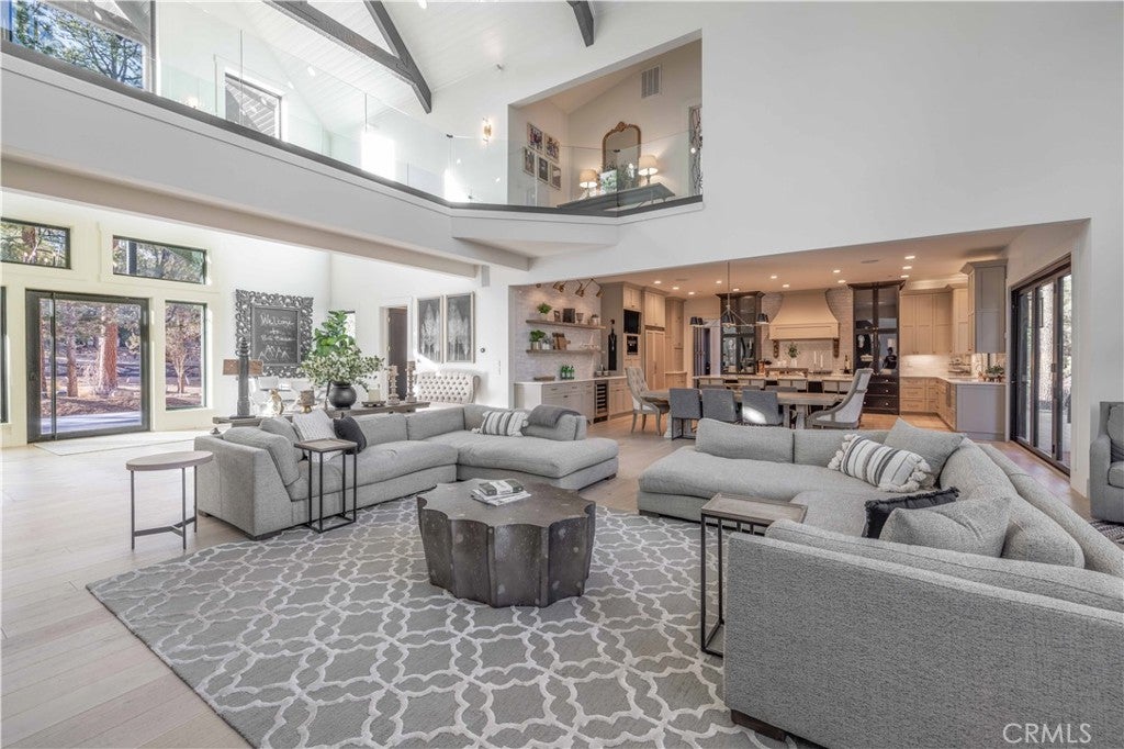 Big Bear City, California, 92314, United States, 5 Bedrooms Bedrooms, ,5 BathroomsBathrooms,Residential,Active,1702356