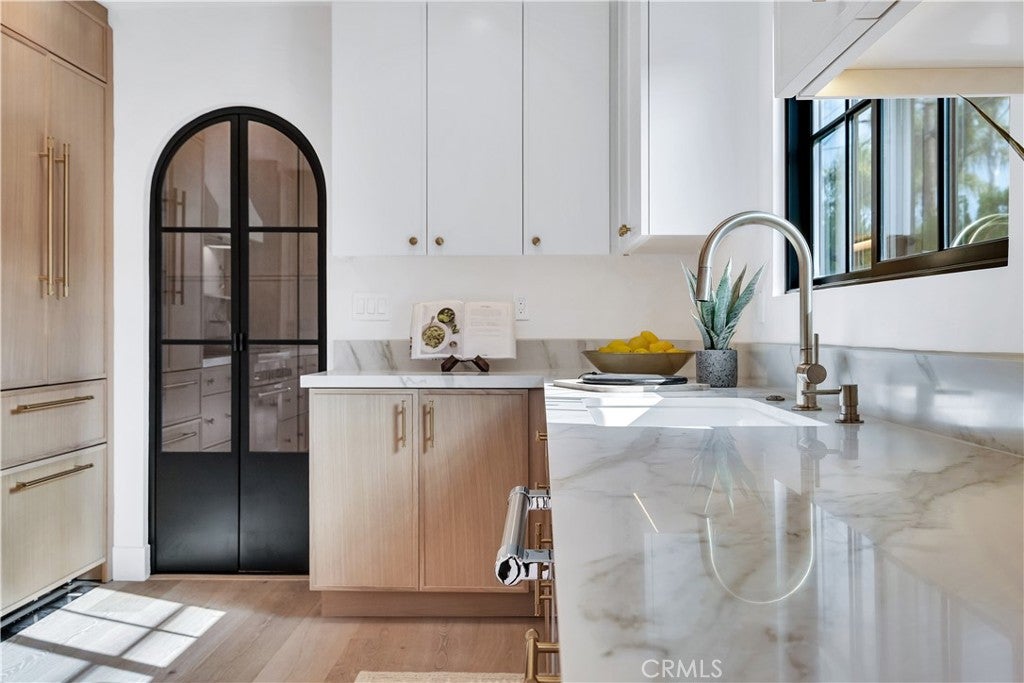 Redondo Beach, California, 90277, United States, 4 Bedrooms Bedrooms, ,3 BathroomsBathrooms,Residential,Active,1990651