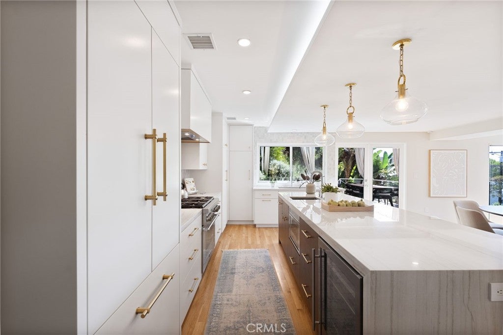 Los Angeles, California, 90069, United States, 3 Bedrooms Bedrooms, ,4 BathroomsBathrooms,Residential,Active,1959526