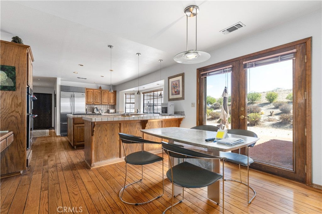 Paso Robles, California, 93446, United States, 3 Bedrooms Bedrooms, ,3 BathroomsBathrooms,Residential,Active,1954021