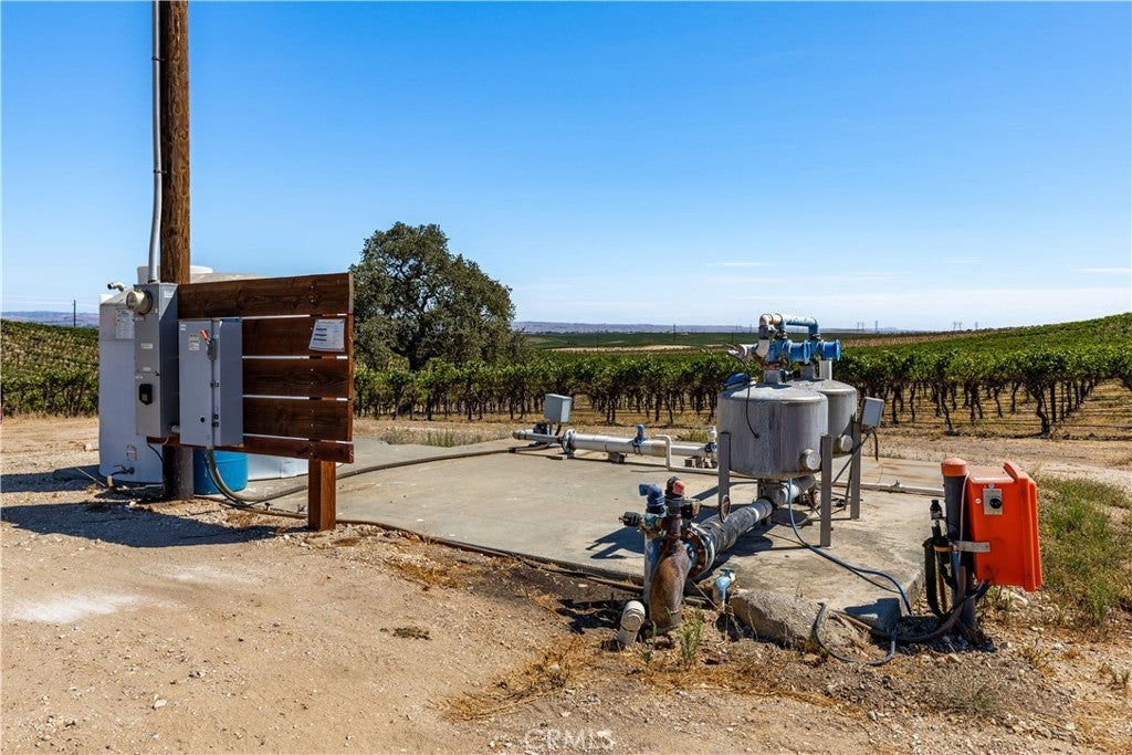 Paso Robles, California, 93446, United States, 4 Bedrooms Bedrooms, ,3 BathroomsBathrooms,Residential,Active,1944280