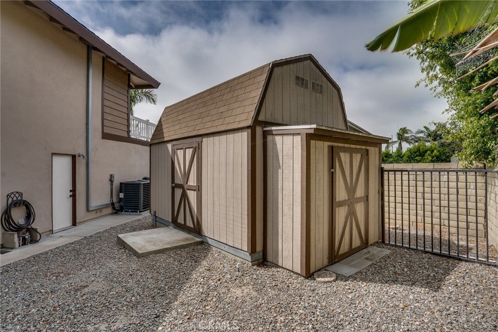 Huntington Beach, California, 92647, United States, 4 Bedrooms Bedrooms, ,3 BathroomsBathrooms,Residential,Active,2030516