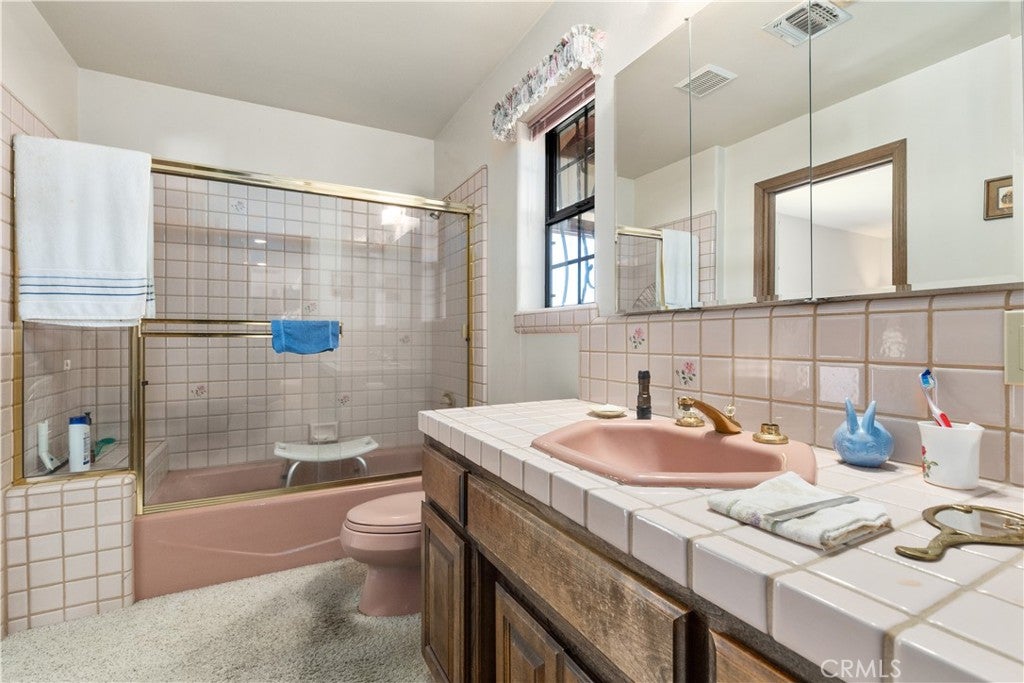 Paso Robles, California, 93446, United States, 3 Bedrooms Bedrooms, ,3 BathroomsBathrooms,Residential,Active,1954021