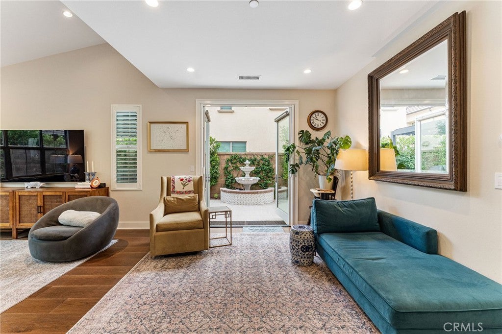 Irvine, California, 92620, United States, 4 Bedrooms Bedrooms, ,4 BathroomsBathrooms,Residential,Active,1986899