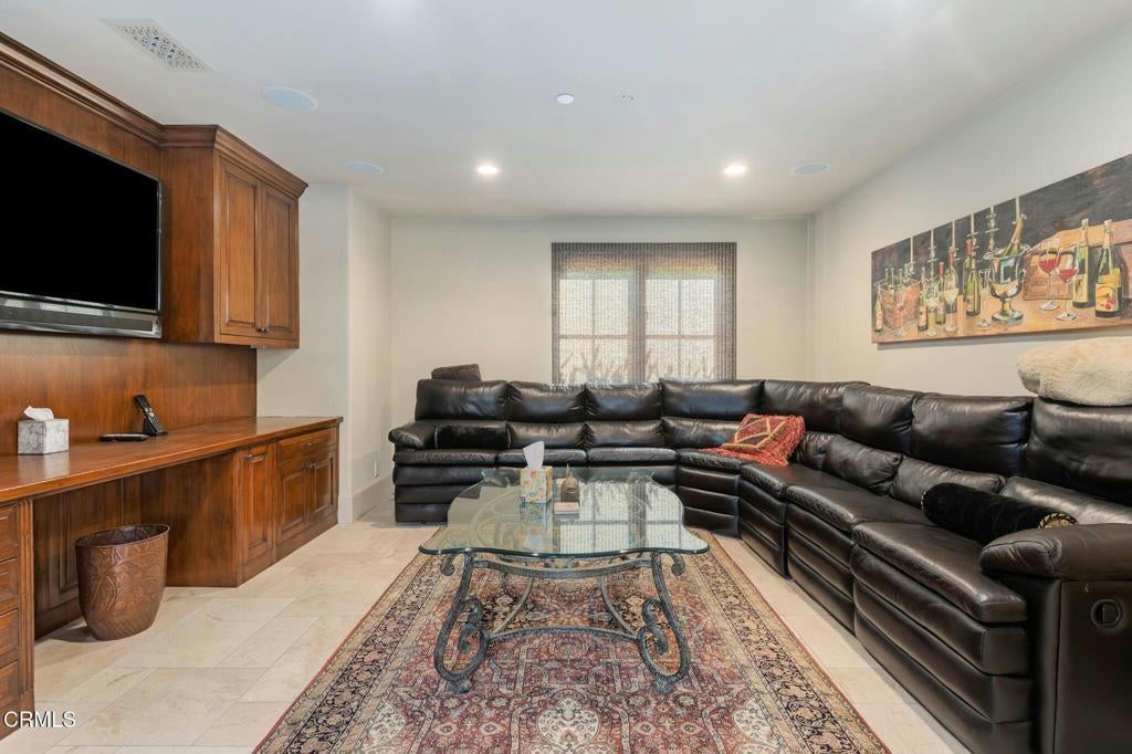 Ventura, California, 93001, United States, 3 Bedrooms Bedrooms, ,4 BathroomsBathrooms,Residential,Active,1756327